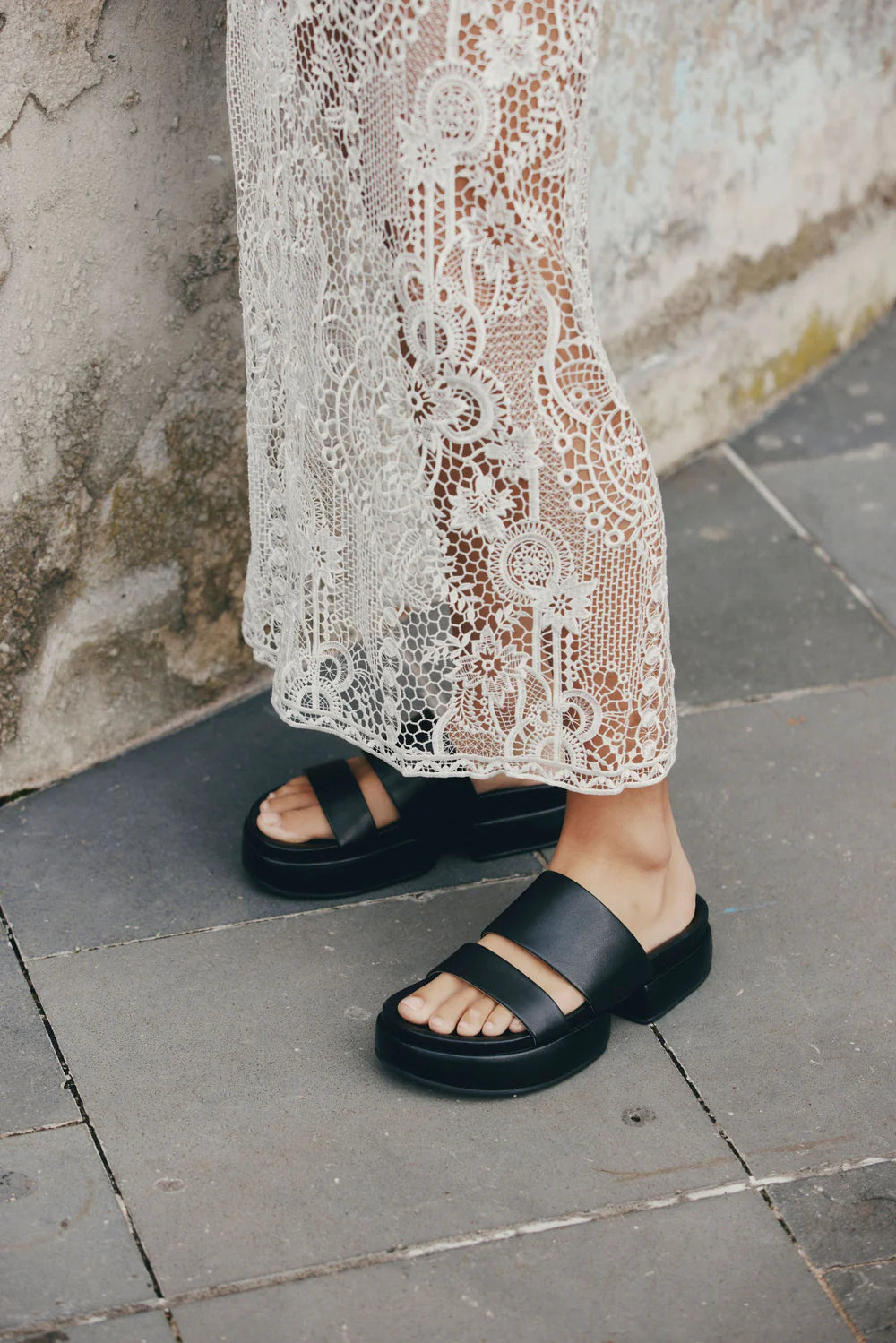 Latitude Slide - Black