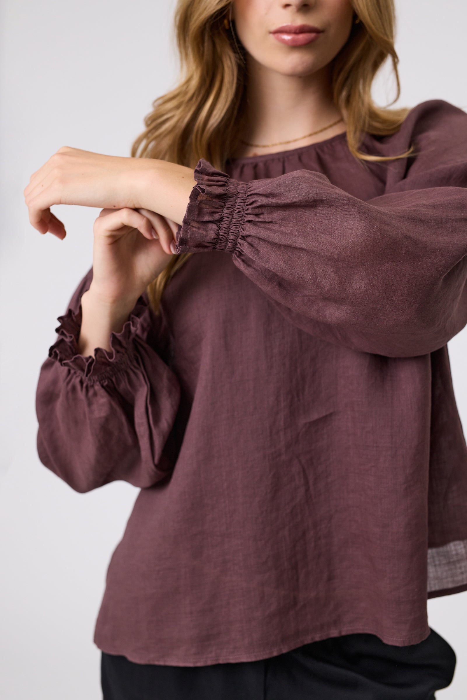 Marlow Pointe Blouse - Bordeaux