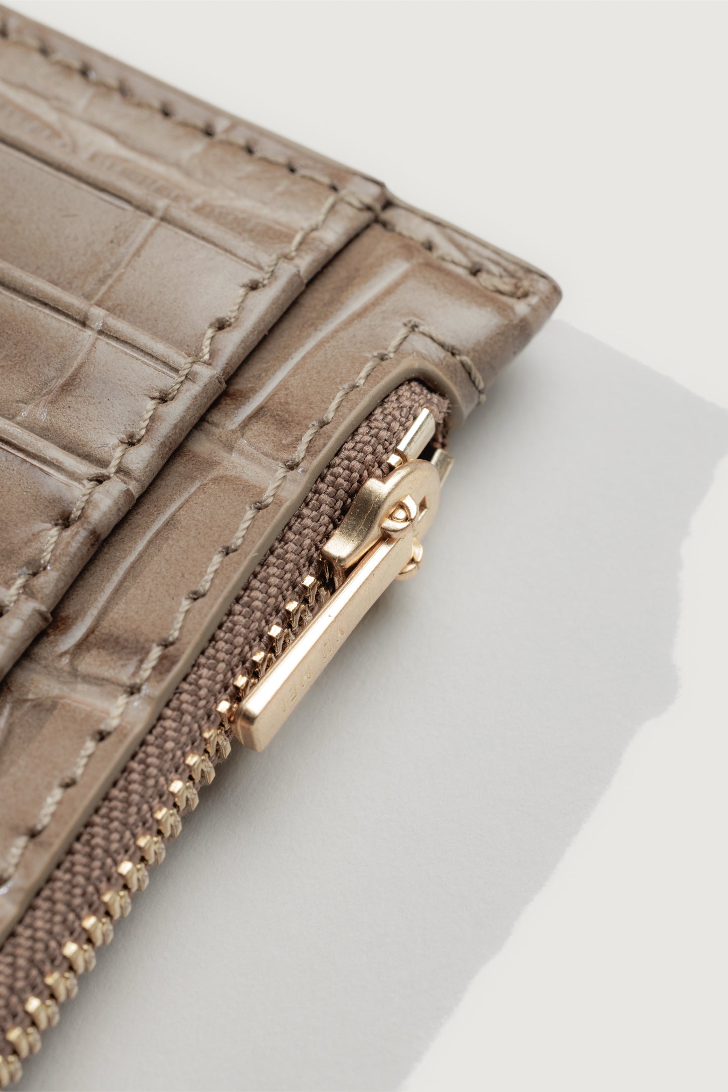 Yu Mei Frank Cardholder - Dune Croc