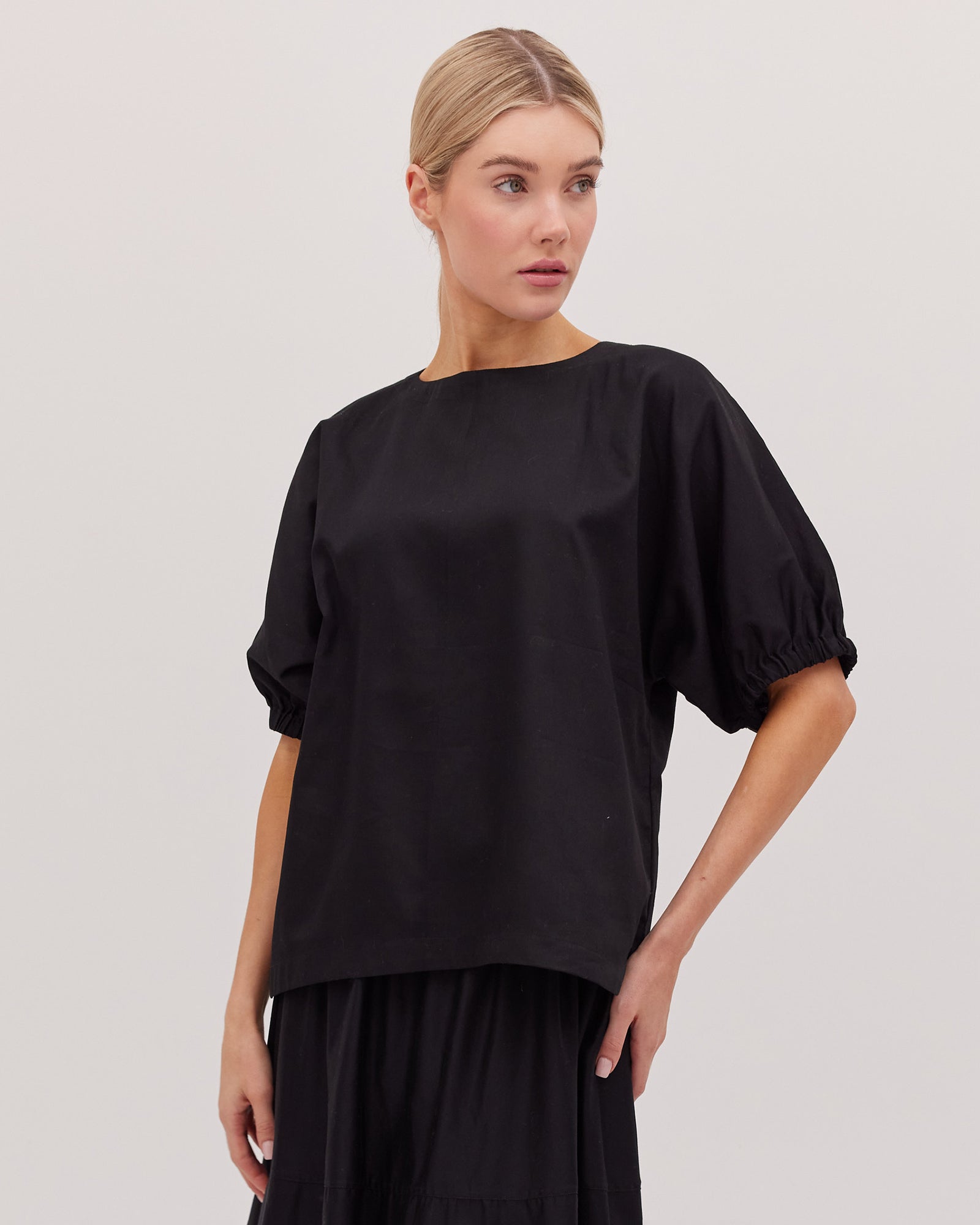 Cloth & Co The Gathered Sleeve Top - Black