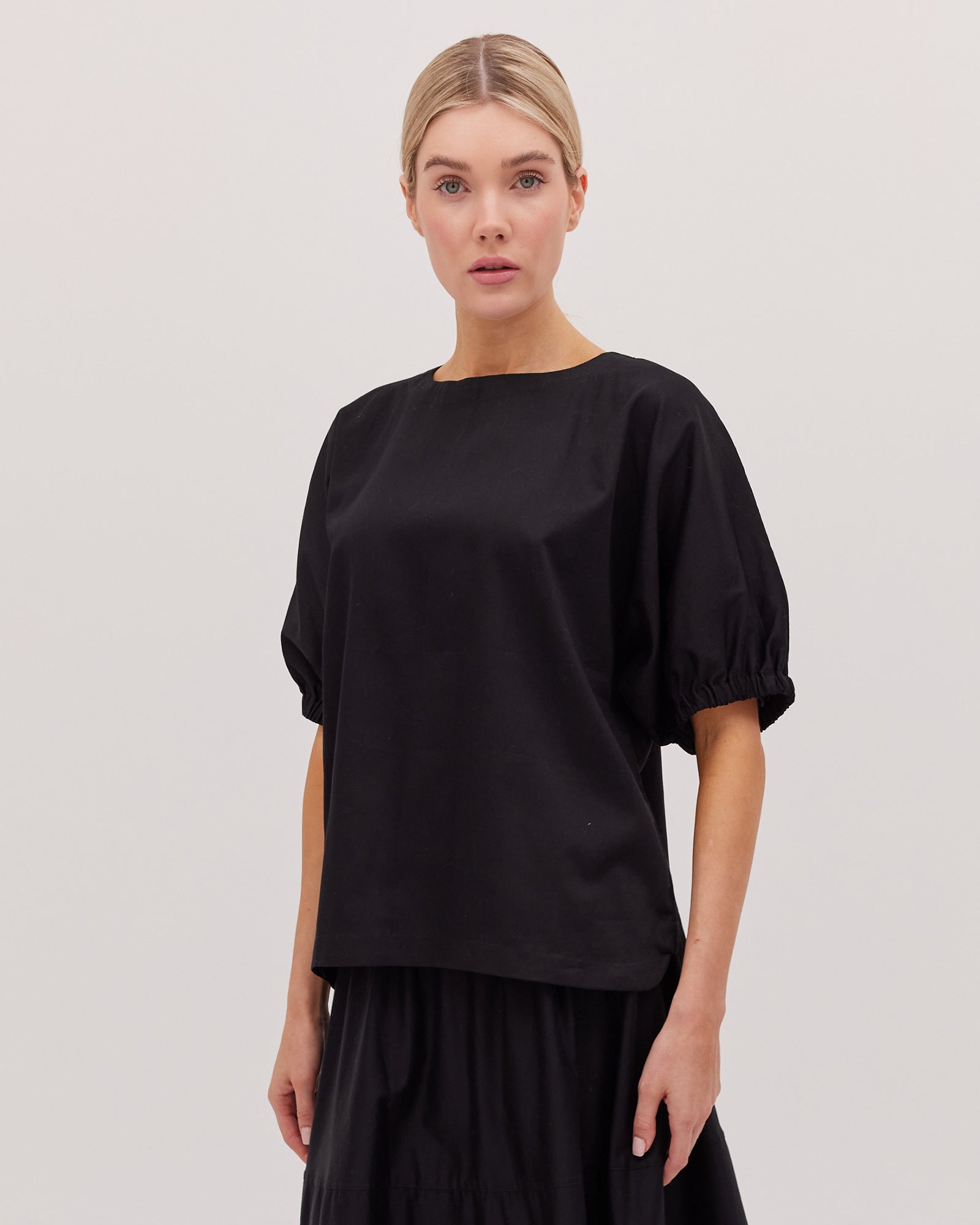 Cloth & Co The Gathered Sleeve Top - Black