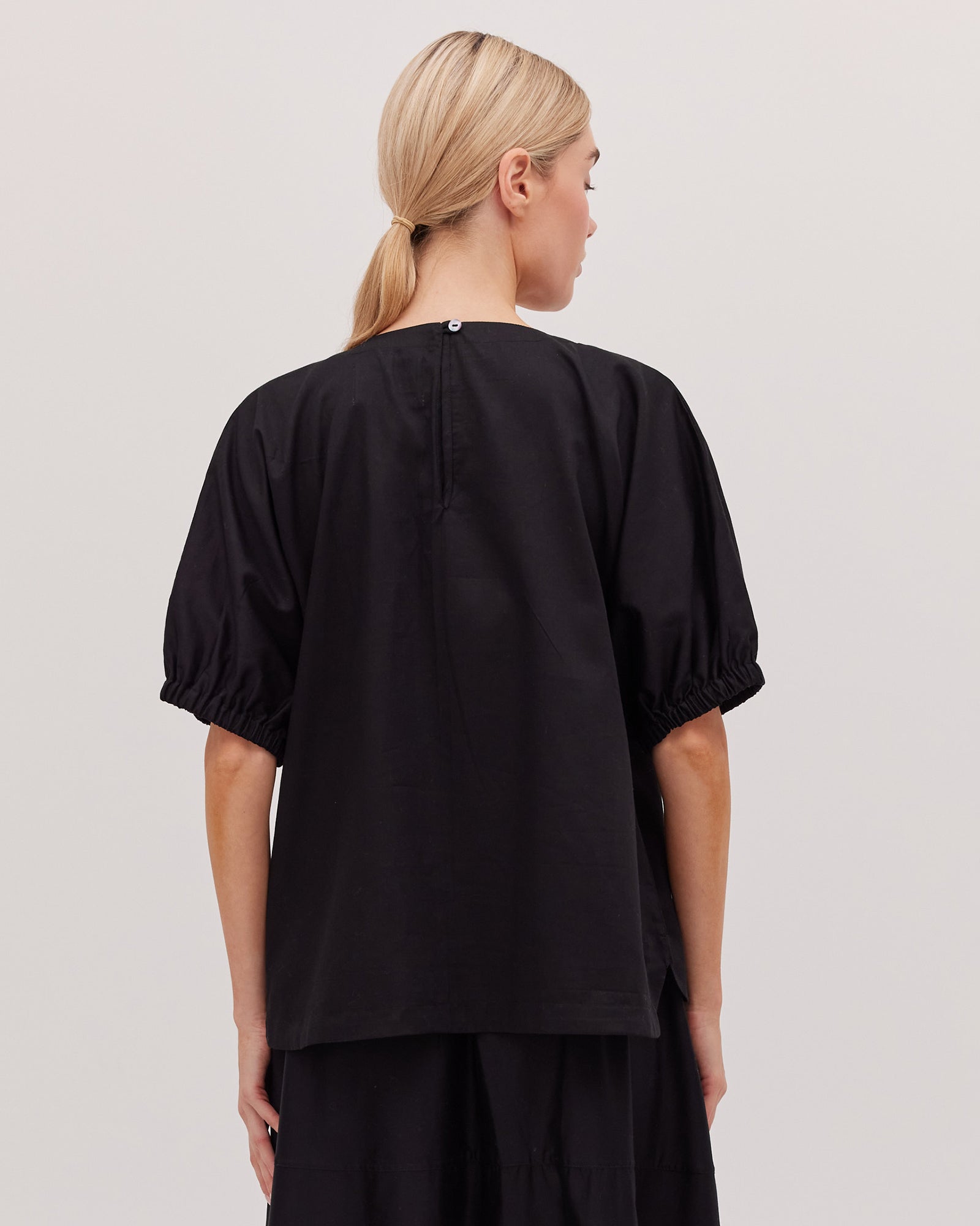 Cloth & Co The Gathered Sleeve Top - Black