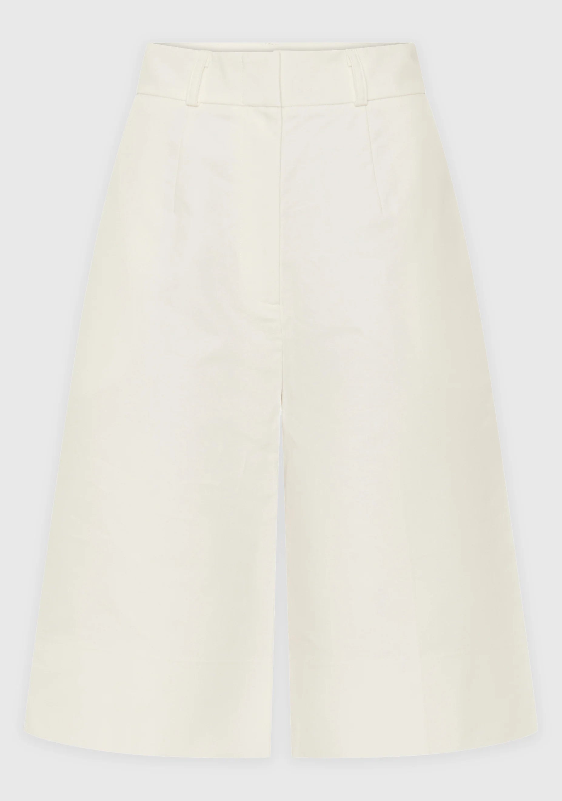 Elliot Bermuda Short - White