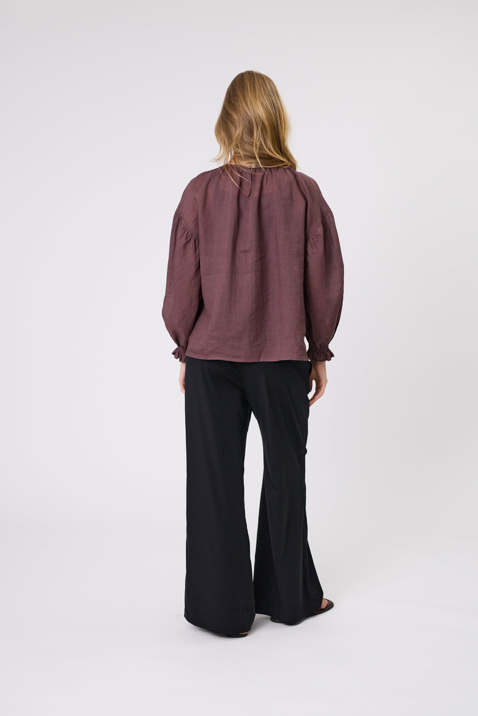 Marlow Pointe Blouse - Bordeaux