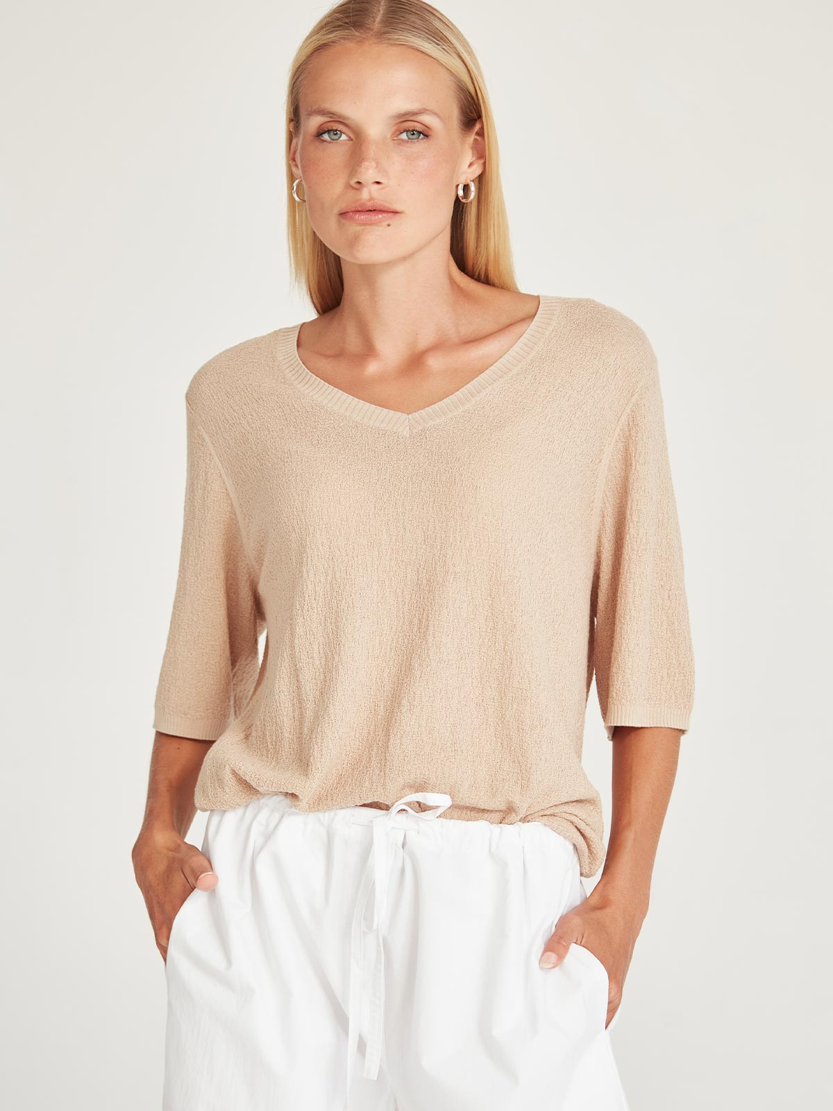 Vera Boucle V-Neck.- Sand