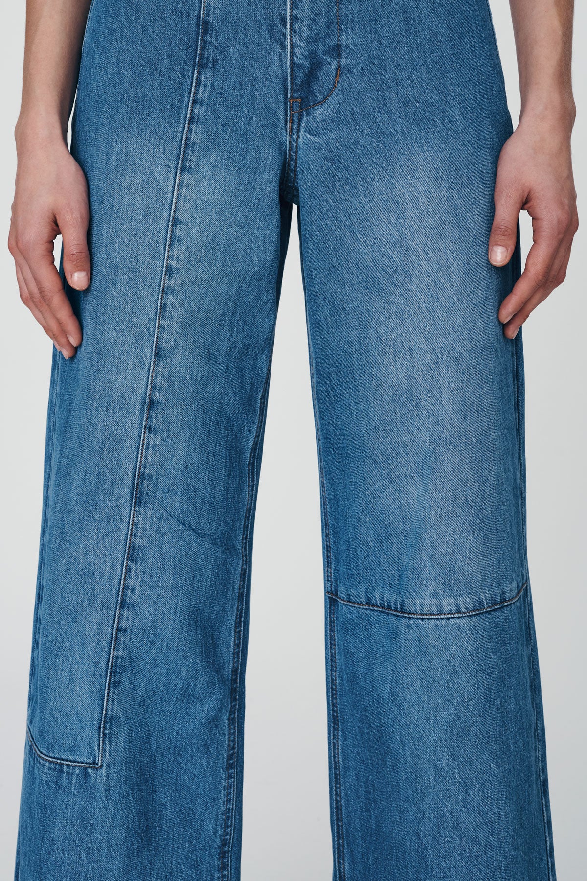 Rowie - Minimal Denim Jeans in Classic Wash