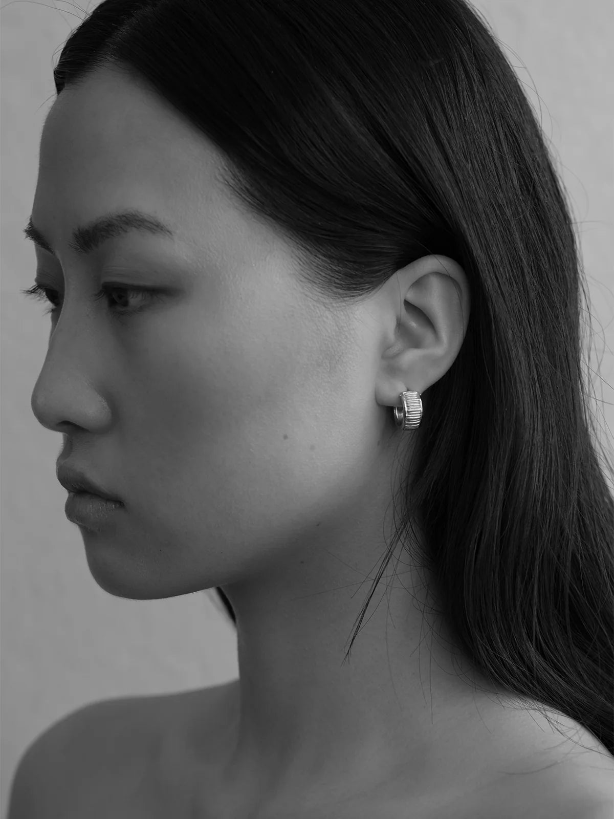 Arete Wide Huggies Earrings - Sterling Silver